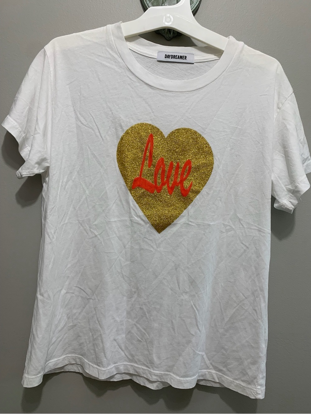 Daydreamer Revolve White Gold Heart Love Short Sleeve Crewneck T-Shirt Small